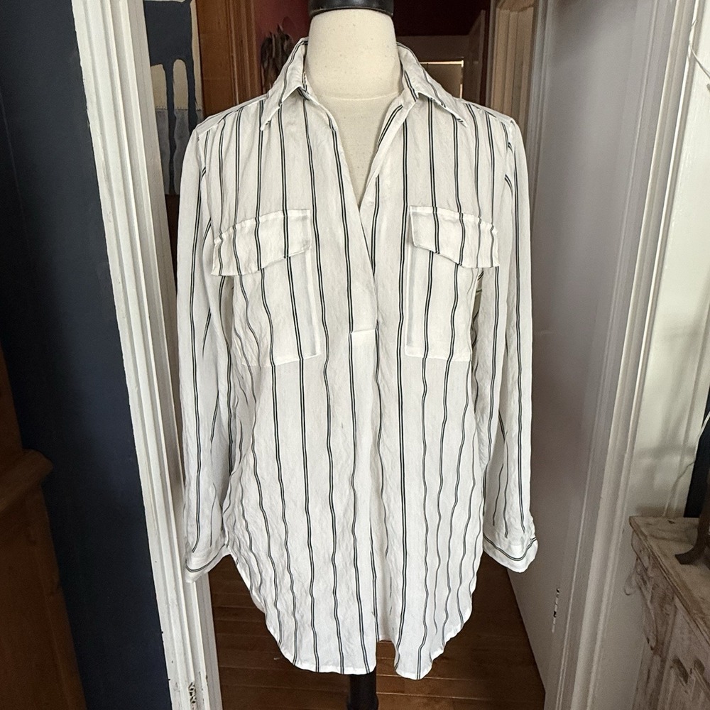 Ann Taylor Women's Striped White and Black Blouse Top Sz L Pullover Collar EUC